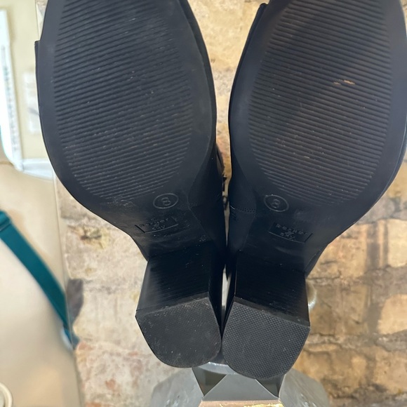 Sleek Black Heeled Boots with Chunky Heel - Picture 5 of 6